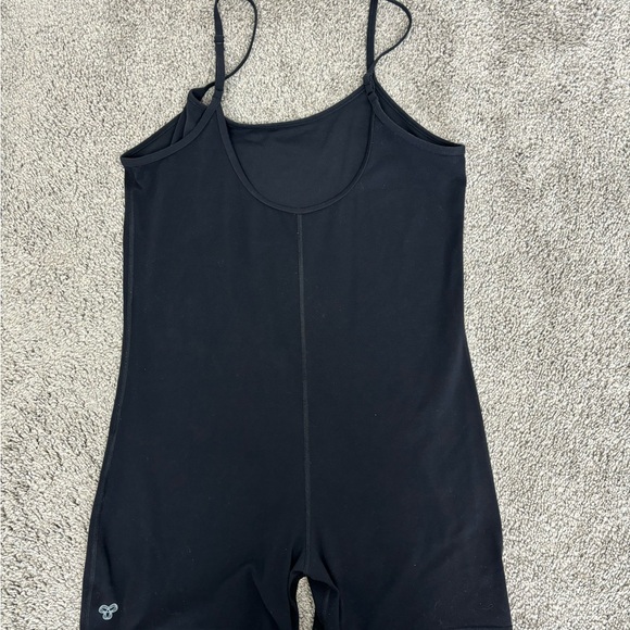 Tnaction black aritzia‎ life divinity 5” romper - Picture 4 of 4